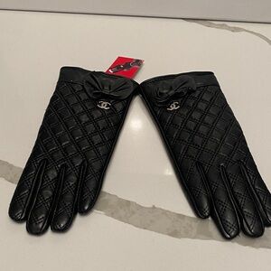 ✅ PRICE IS FIRM ✅ Fashion Black Quilted Women's Gloves